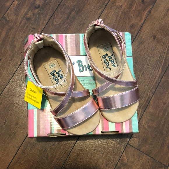 Toddler Gladiator Squeaker Sandals by Itzy Bitzy - Picture 3 of 4